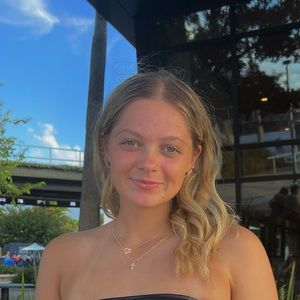 Meet your Posher, Abbey